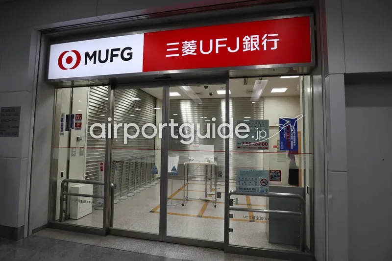中部国際空港のMUFG（三菱UFJ銀行）中部国際空港出張所の入口。シャッターが下り閉店中。