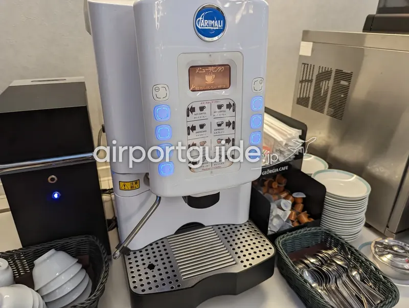 カプセル式コーヒーマシン。CARIMALI製で各種コーヒーを提供。