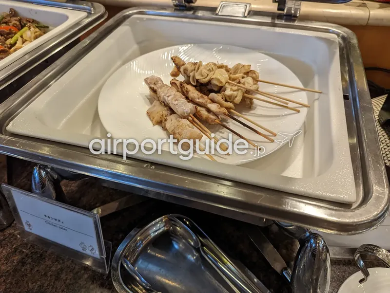 チキンサテ（串焼き）。