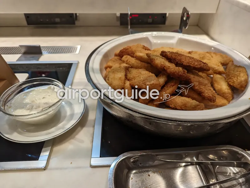 揚げ物。白身魚のフライとタルタルソース。