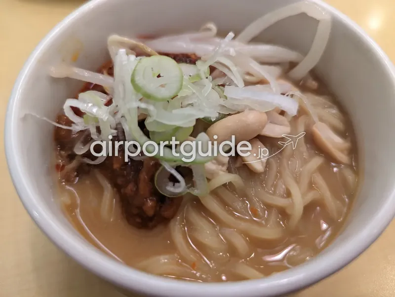 朝から食べられるピーナッツ担々麺。肉みそをのせて。