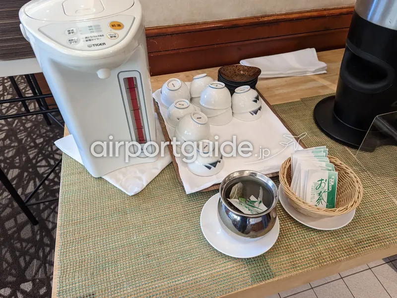 ホテル朝食の緑茶（お茶）セルフサービスコーナー。