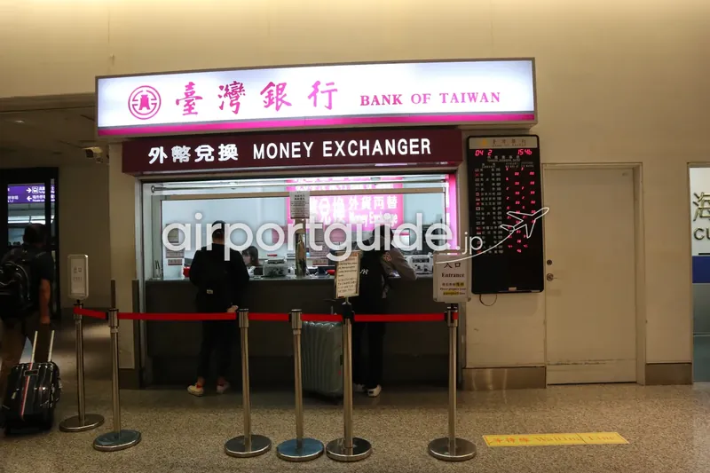 臺灣銀行（Bank of Taiwan）の両替窓口。深夜帯はこの台湾銀行が開いていることが多い。