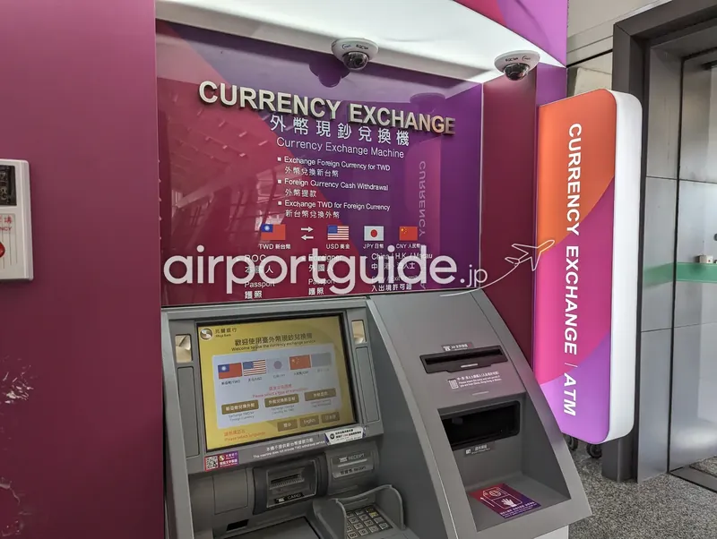 両替機は日本語表示に対応。画面の案内どおりに進めれば、パスポートを読み取らせて数分で終わる。