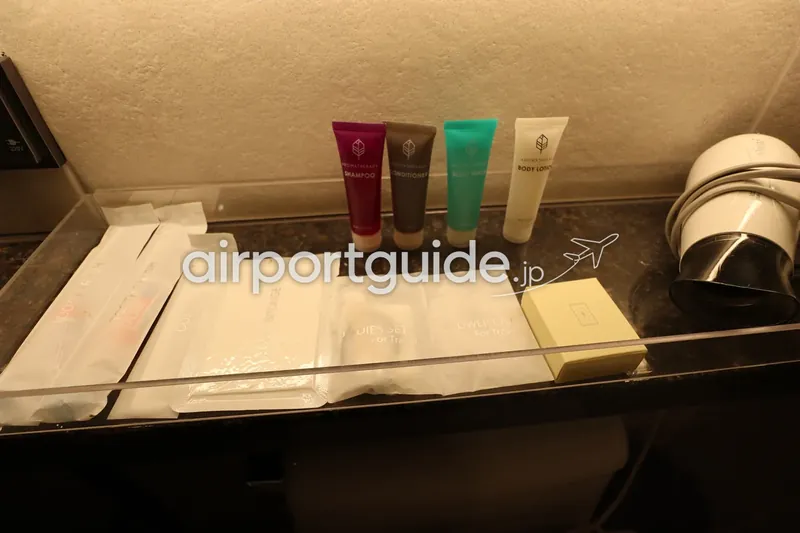 アメニティ一式。「AROMATHERAPY」ブランド。
