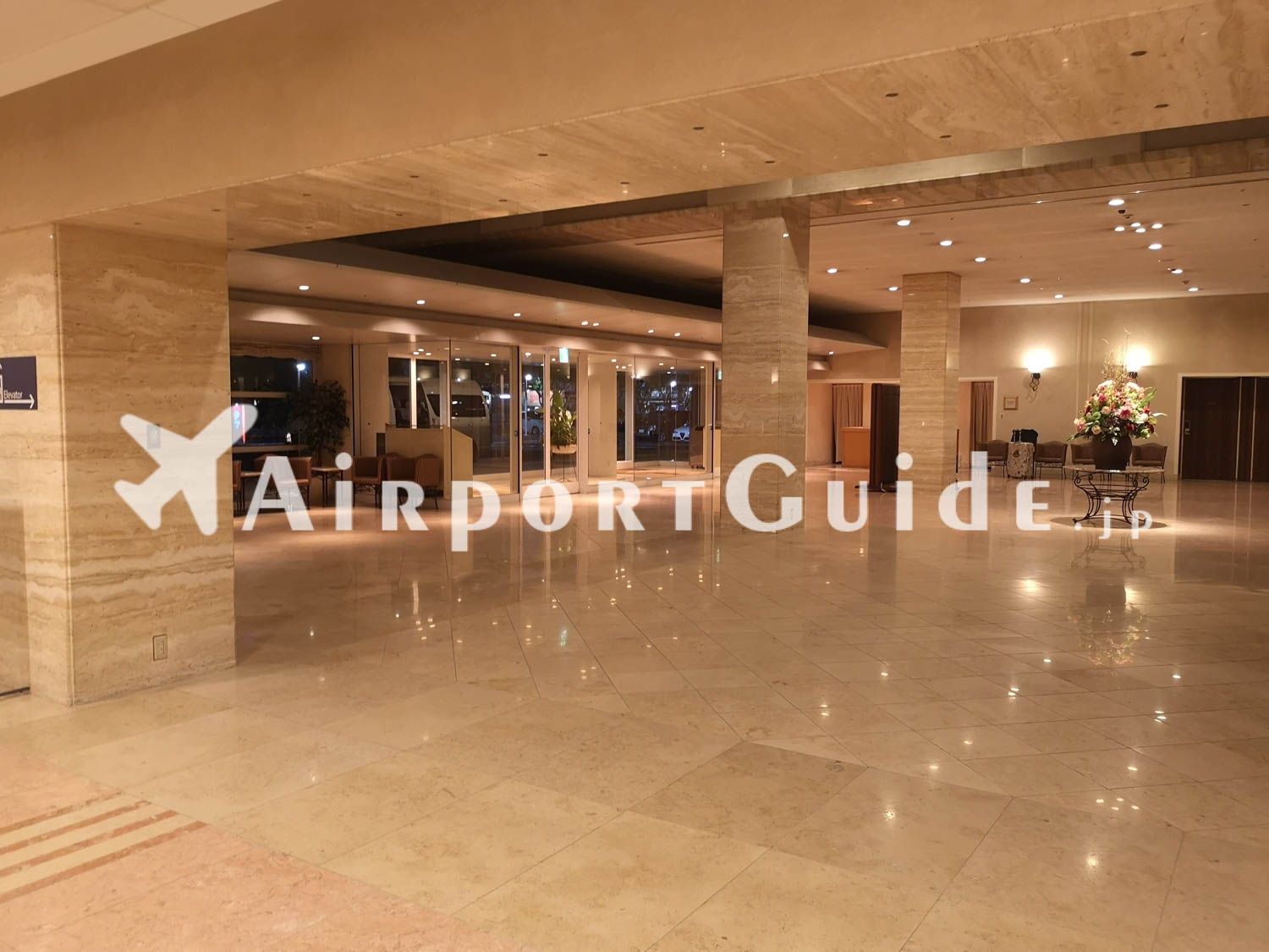 フロント／関西エアポートワシントンホテル